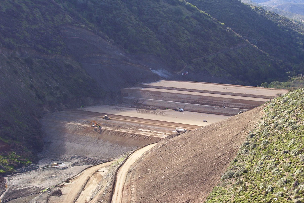 Construcción Muro de Partida y Obras Complementarias Tranque de Relaves el Mauro