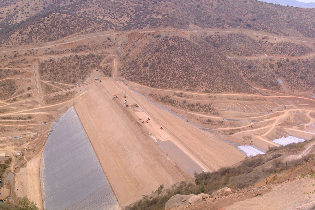 Construcción Muro de Partida y Obras Complementarias Tranque de Relaves el Mauro