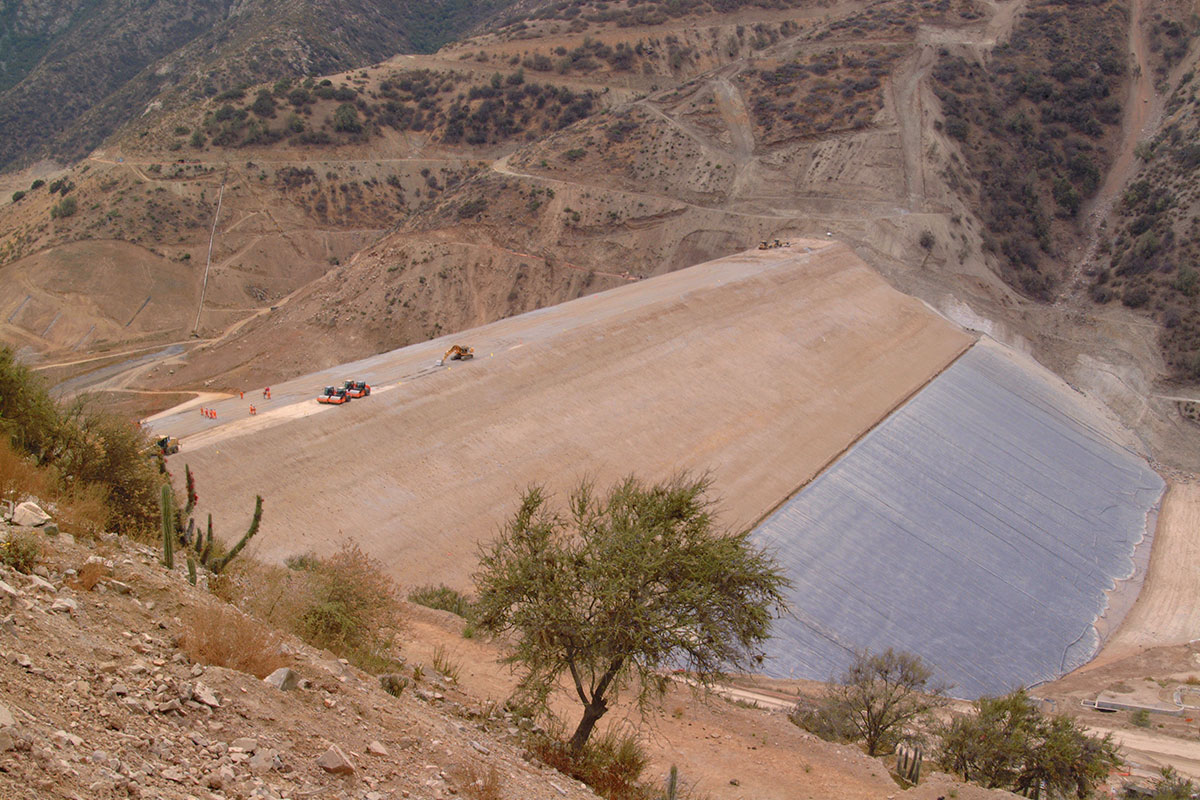 Construcción Muro de Partida y Obras Complementarias Tranque de Relaves el Mauro