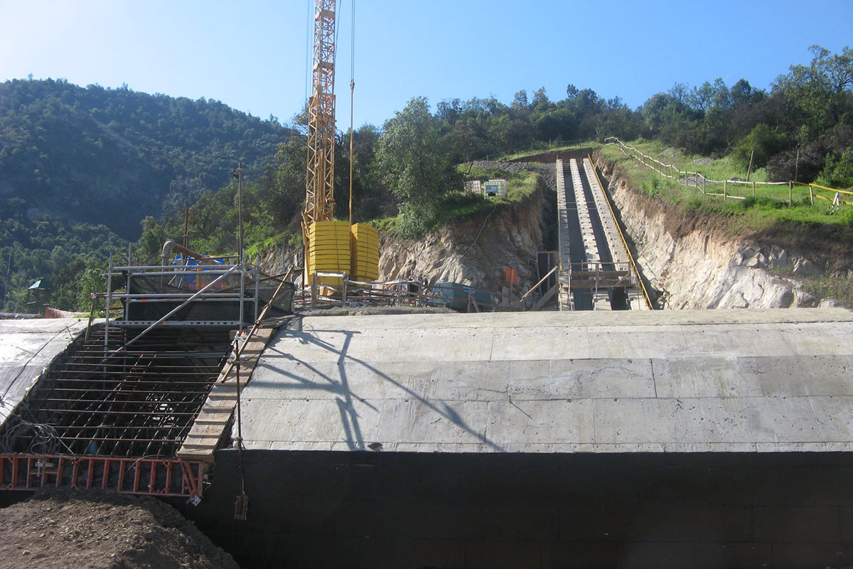 Construcción Obras Evacuador de Emergencia y Manejo de Aguas Superficiales
