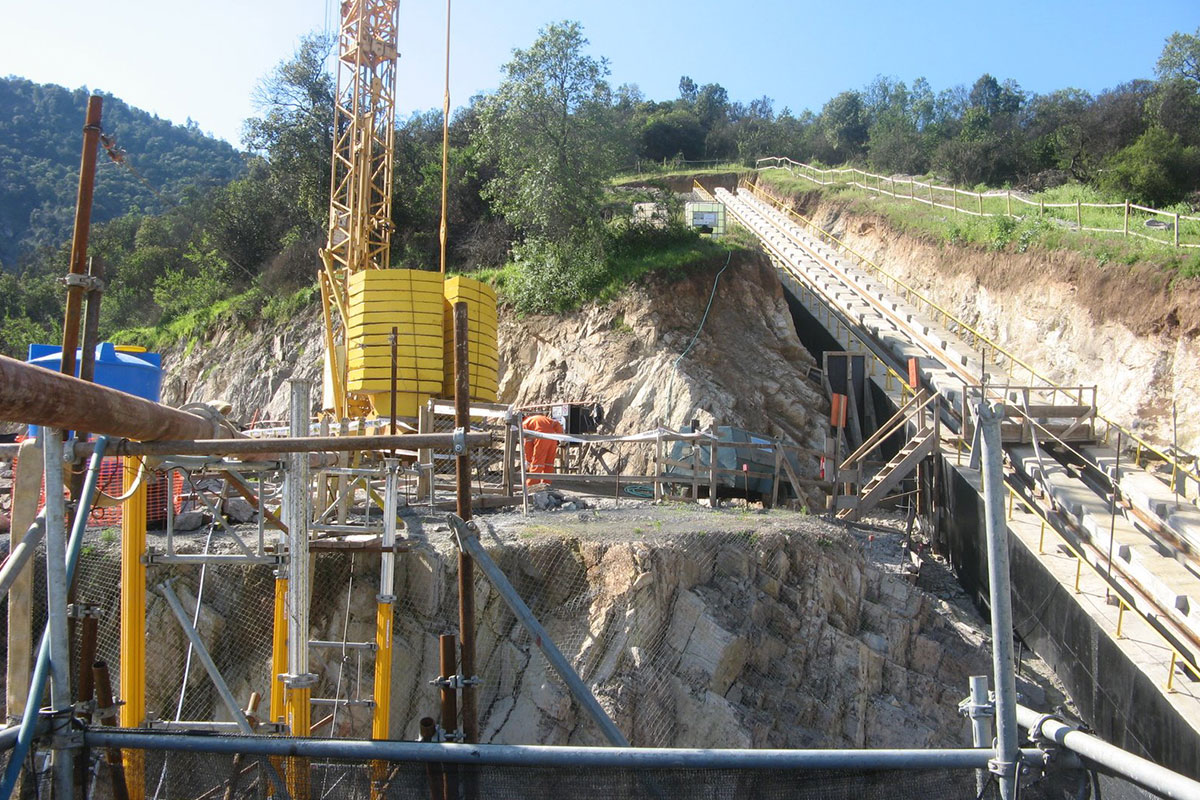 Construcción Obras Evacuador de Emergencia y Manejo de Aguas Superficiales