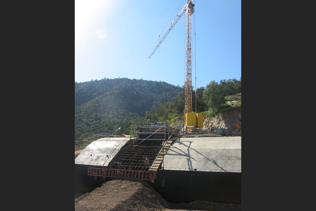 Construcción Obras Evacuador de Emergencia y Manejo de Aguas Superficiales